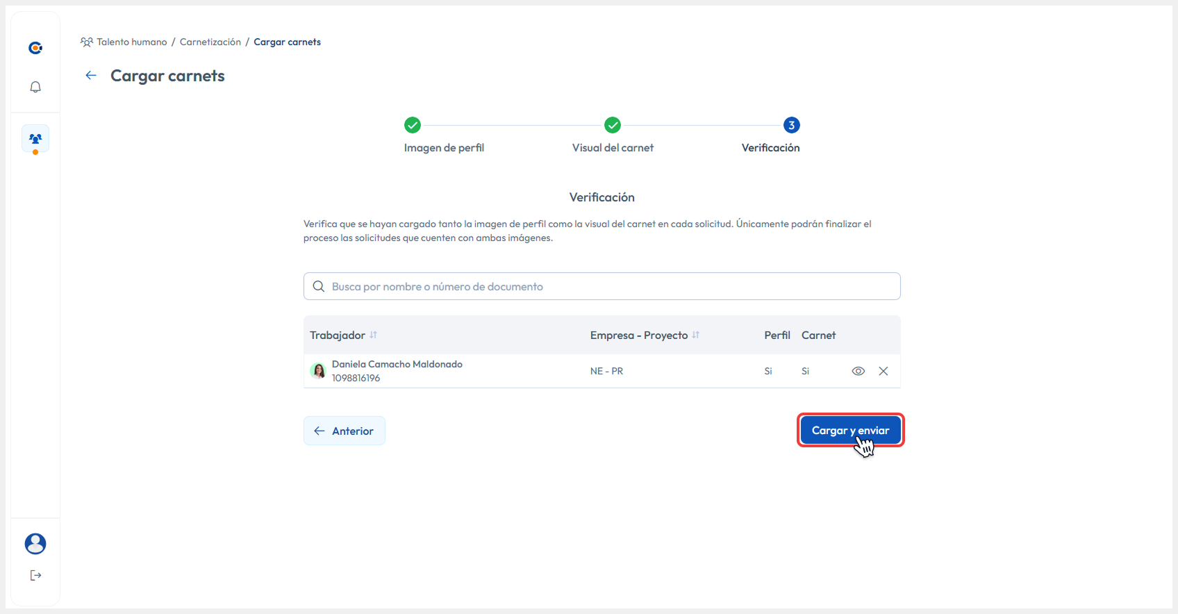 Vista de verificación de trabajadores apuntando al botón de Cargar y enviar